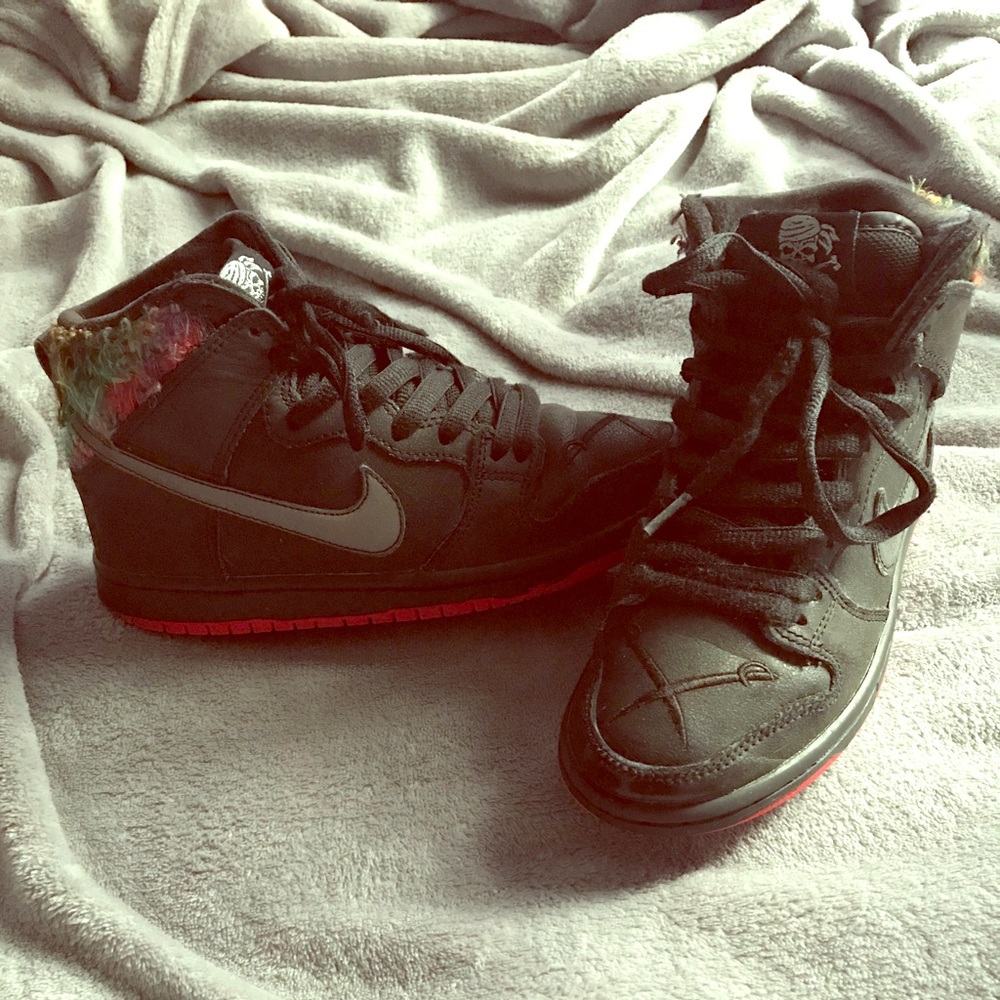 ⚔️Pirate Nike's for boys as 4⚔️$20